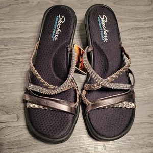 NWT Womans wedged heeled Skechers sandles.